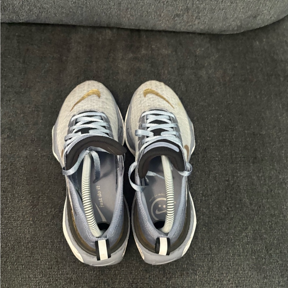 Nike Women's ZoomX Invincible 3 Gray Gold Black Size 7.5 - Picture 5 of 7